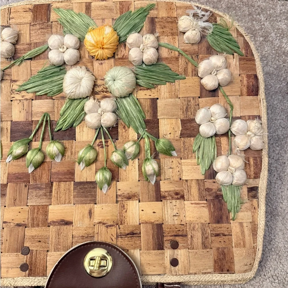 Elegant Large Floral Woven Tote Bag - Picture 5 of 12